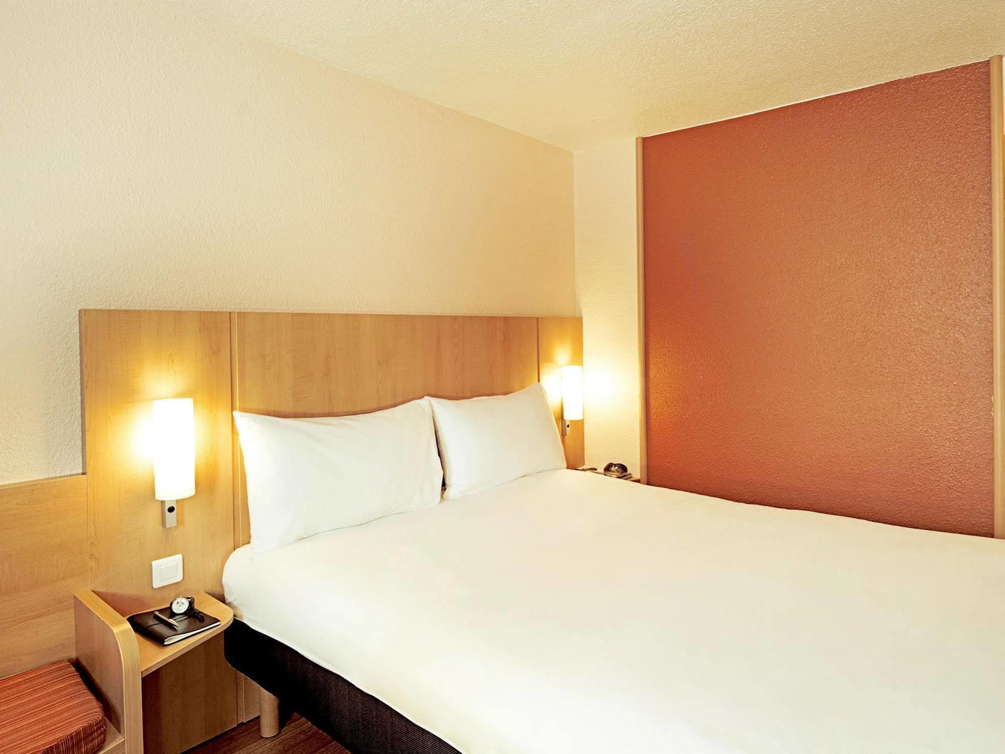 Ibis Beauvais Aeroport Hotel Exterior photo